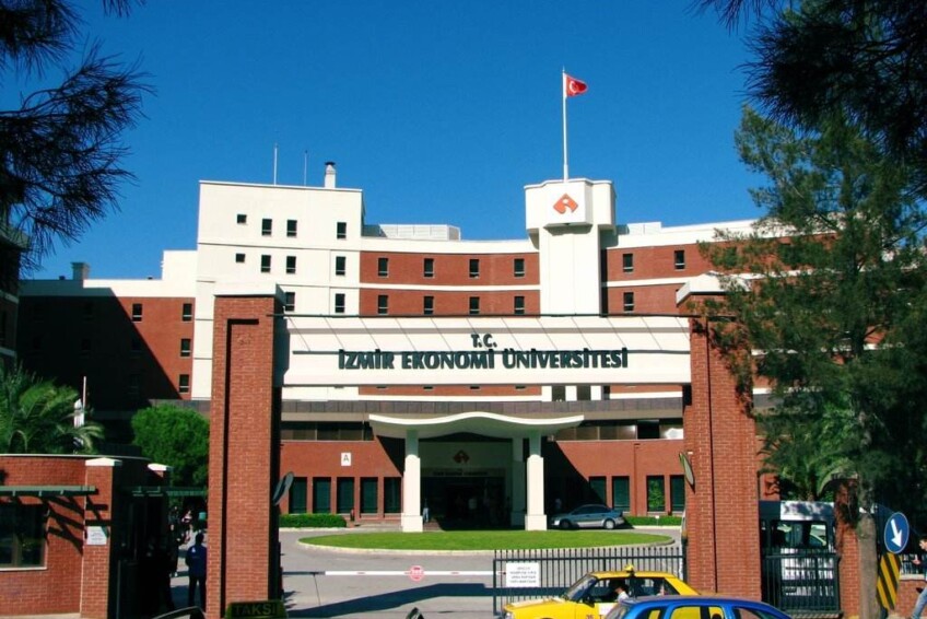جامعة ازمير