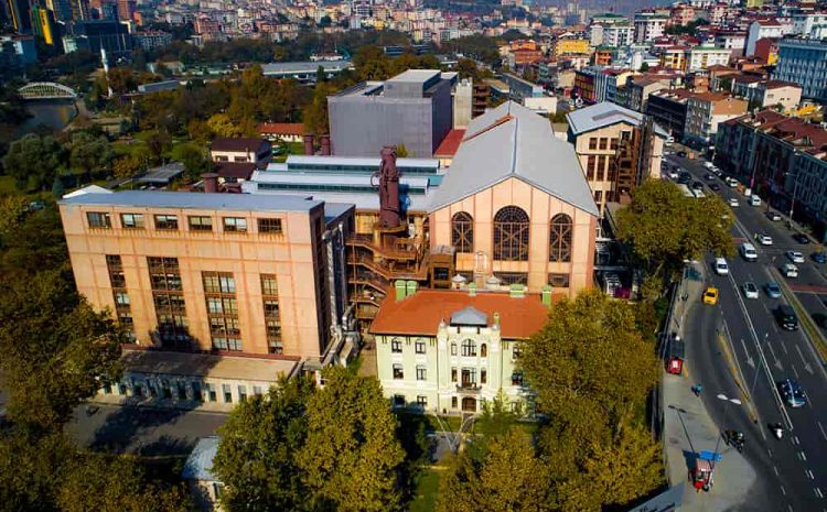  الدراسة في جامعة اسطنبول بيلجي